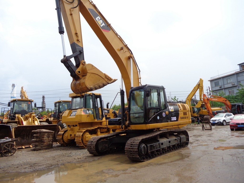 แบคโฮ CAT 320D